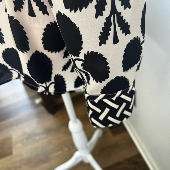 Long Talbots Black and White Graphic Blouse Medium Petite - Picture 3 of 6